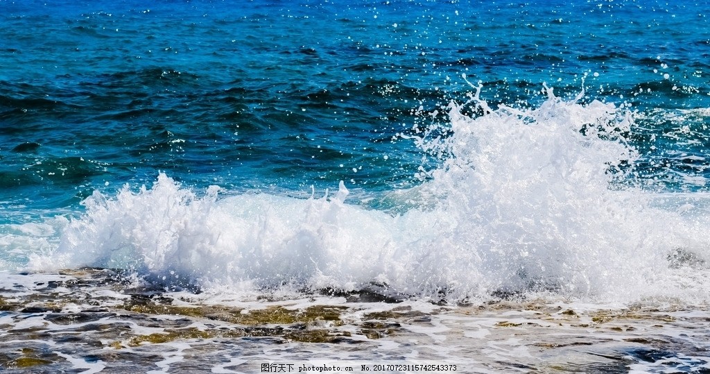 海上波涛澎湃